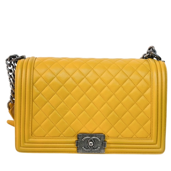 Chanel   Quilted New Medium Boy Flap Bag in yellow - Picture 6 of 16